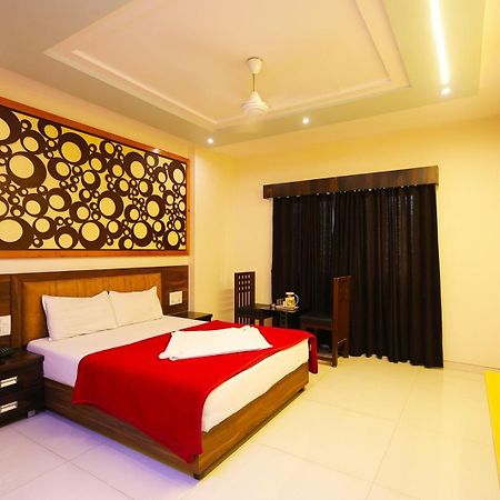 Hotel Horizon & Restaurant Сурат Екстериор снимка
