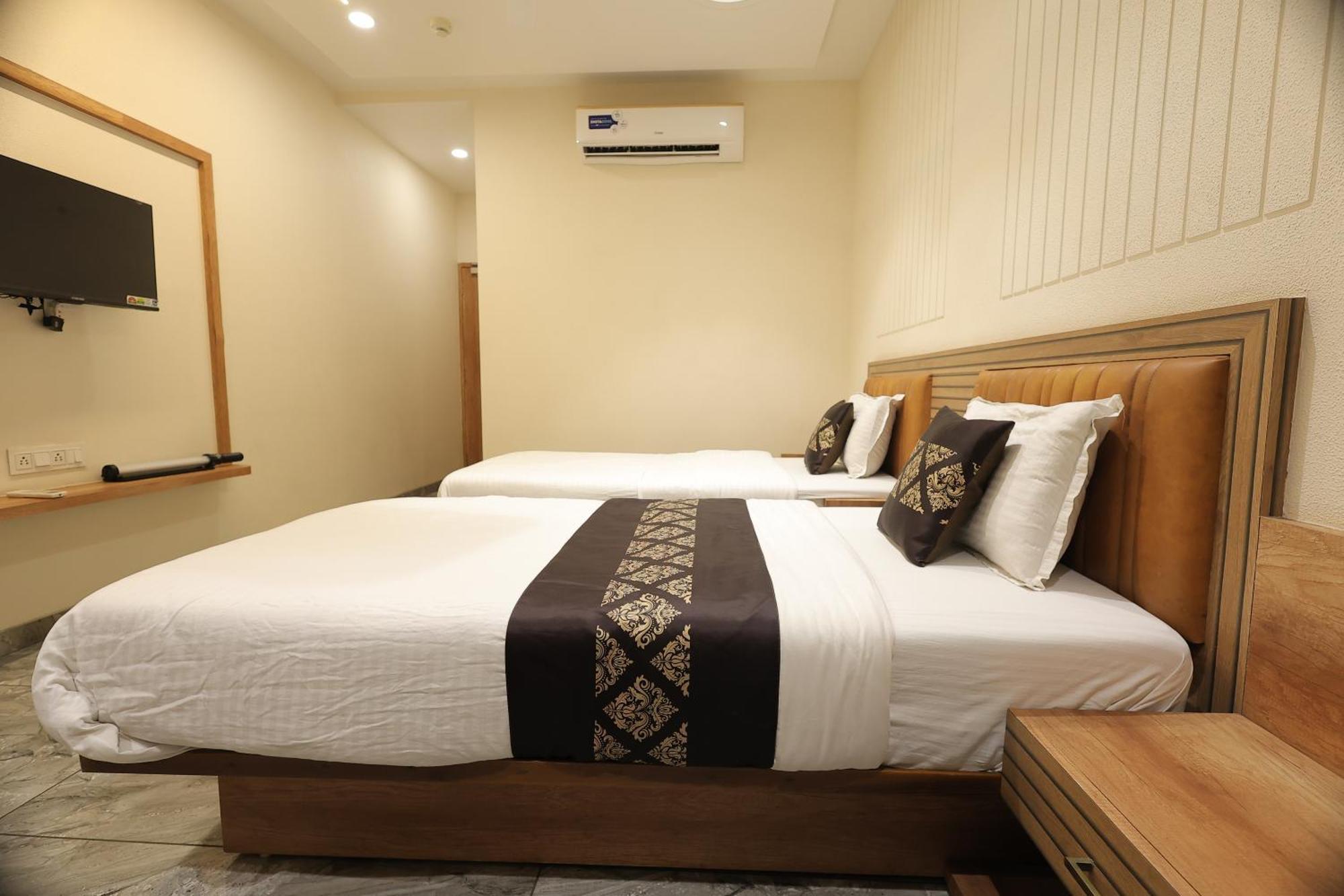 Hotel Horizon & Restaurant Сурат Екстериор снимка