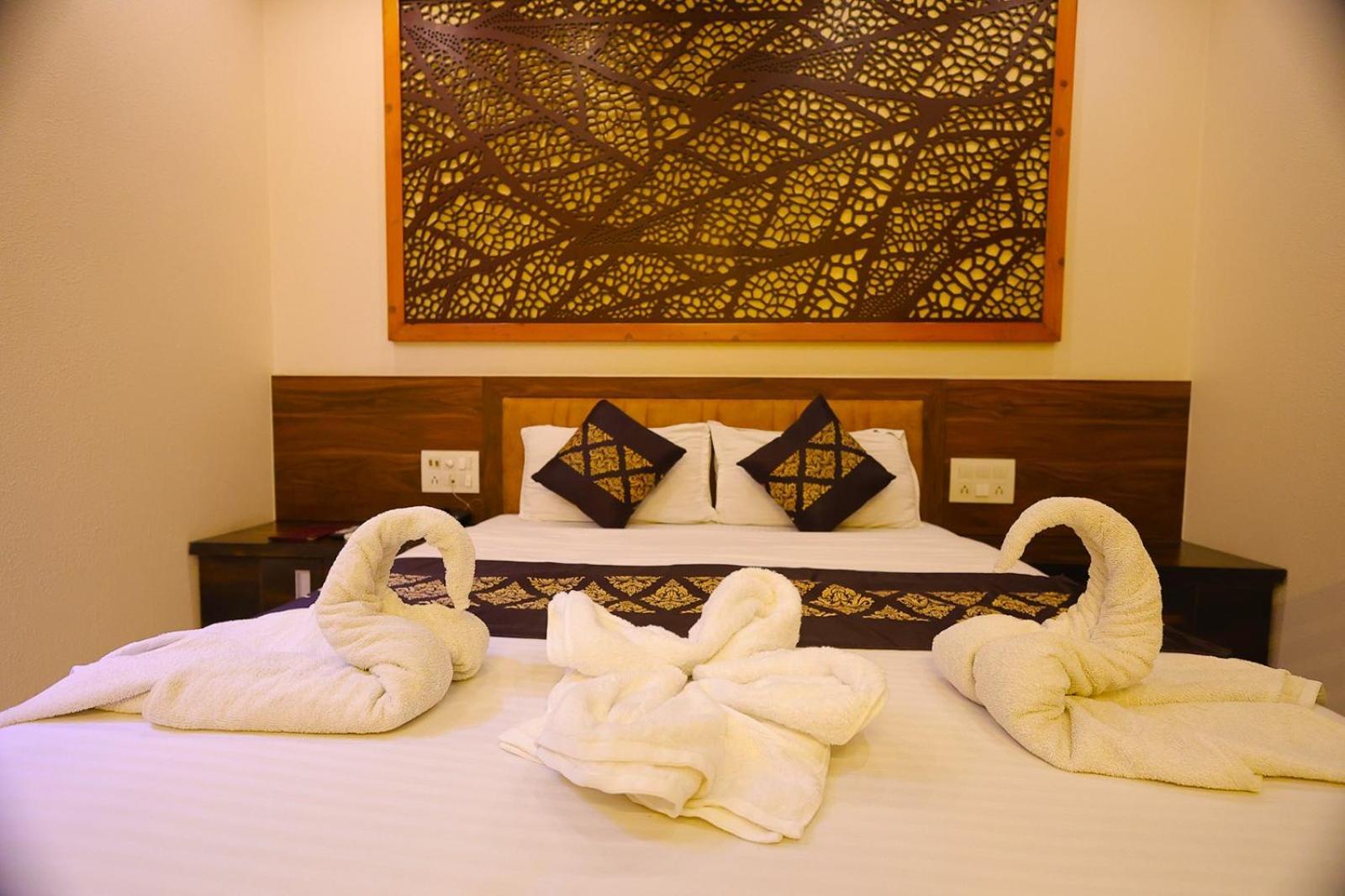 Hotel Horizon & Restaurant Сурат Екстериор снимка