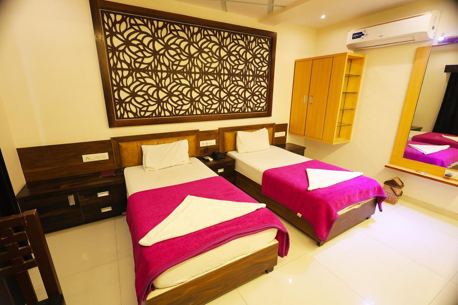 Hotel Horizon & Restaurant Сурат Екстериор снимка
