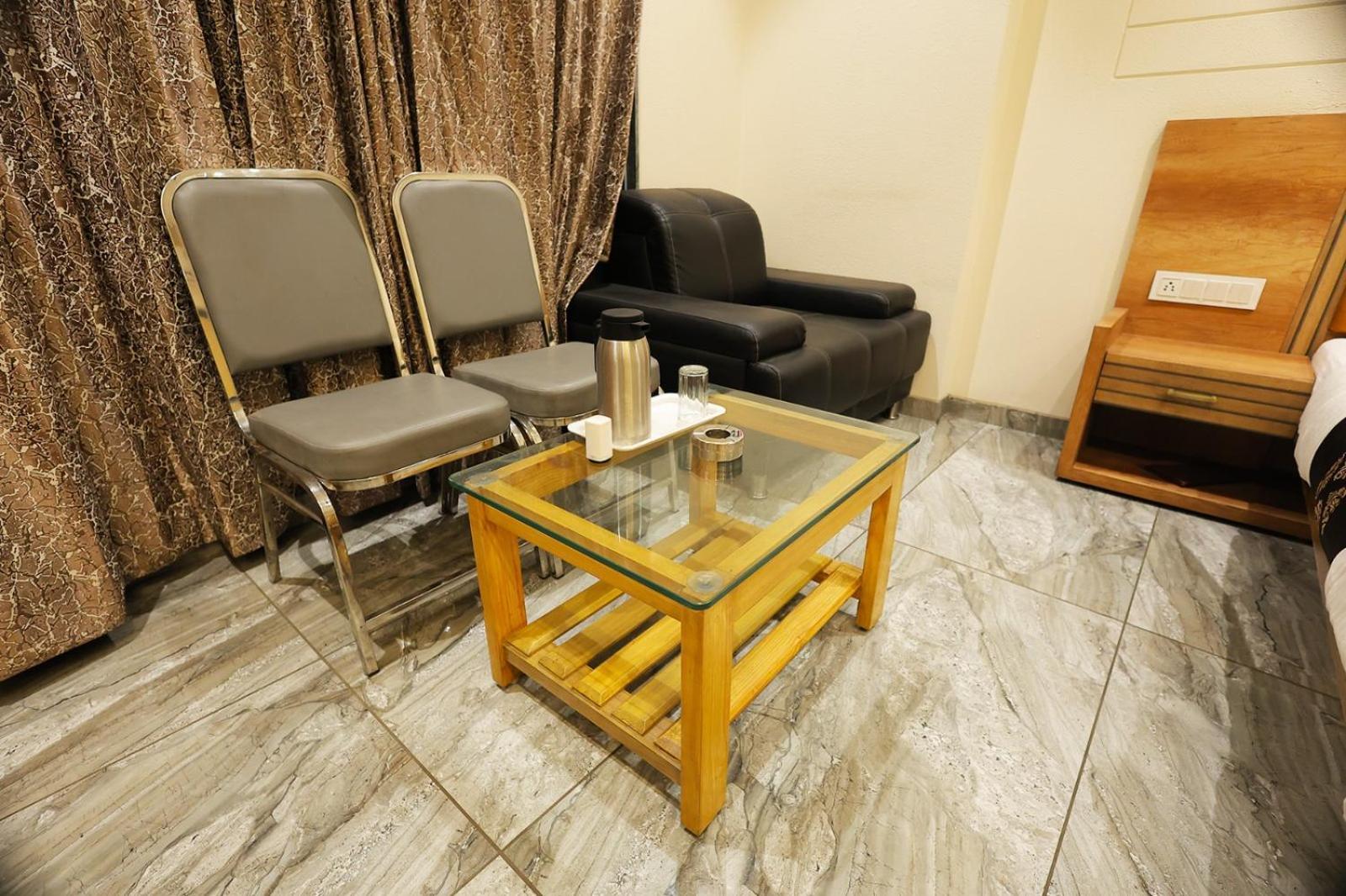 Hotel Horizon & Restaurant Сурат Екстериор снимка