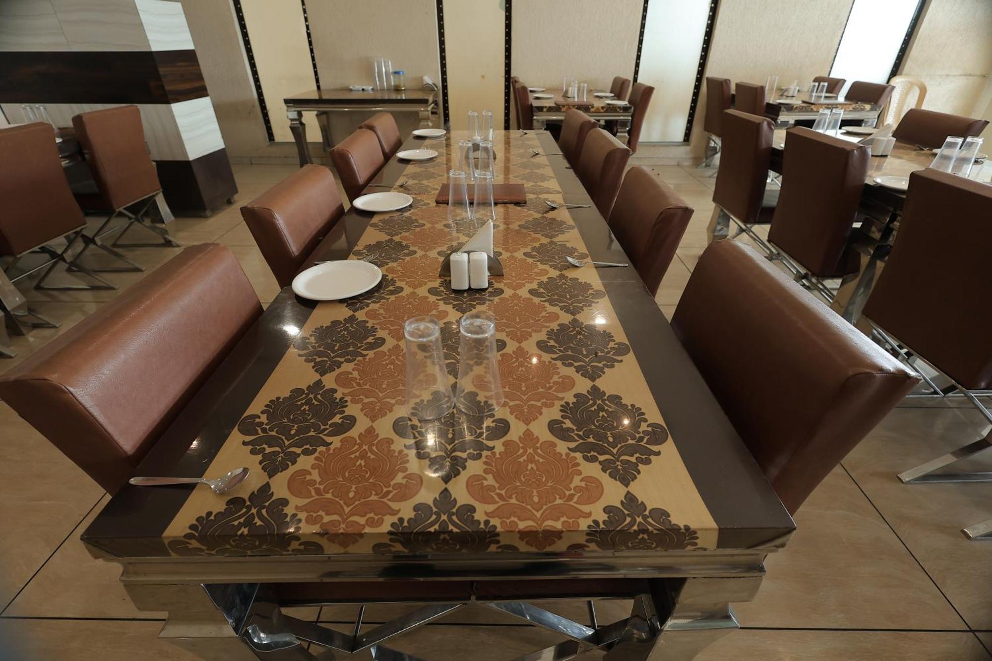 Hotel Horizon & Restaurant Сурат Екстериор снимка