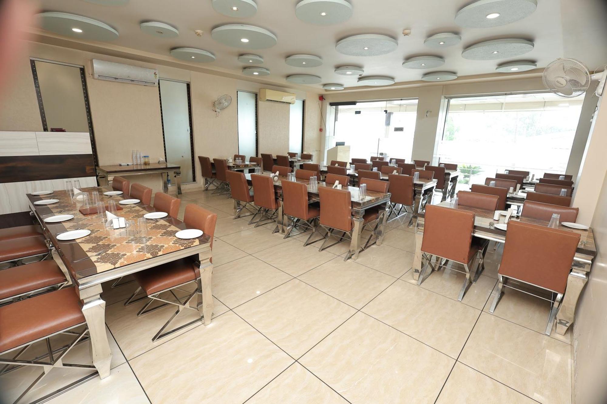 Hotel Horizon & Restaurant Сурат Екстериор снимка