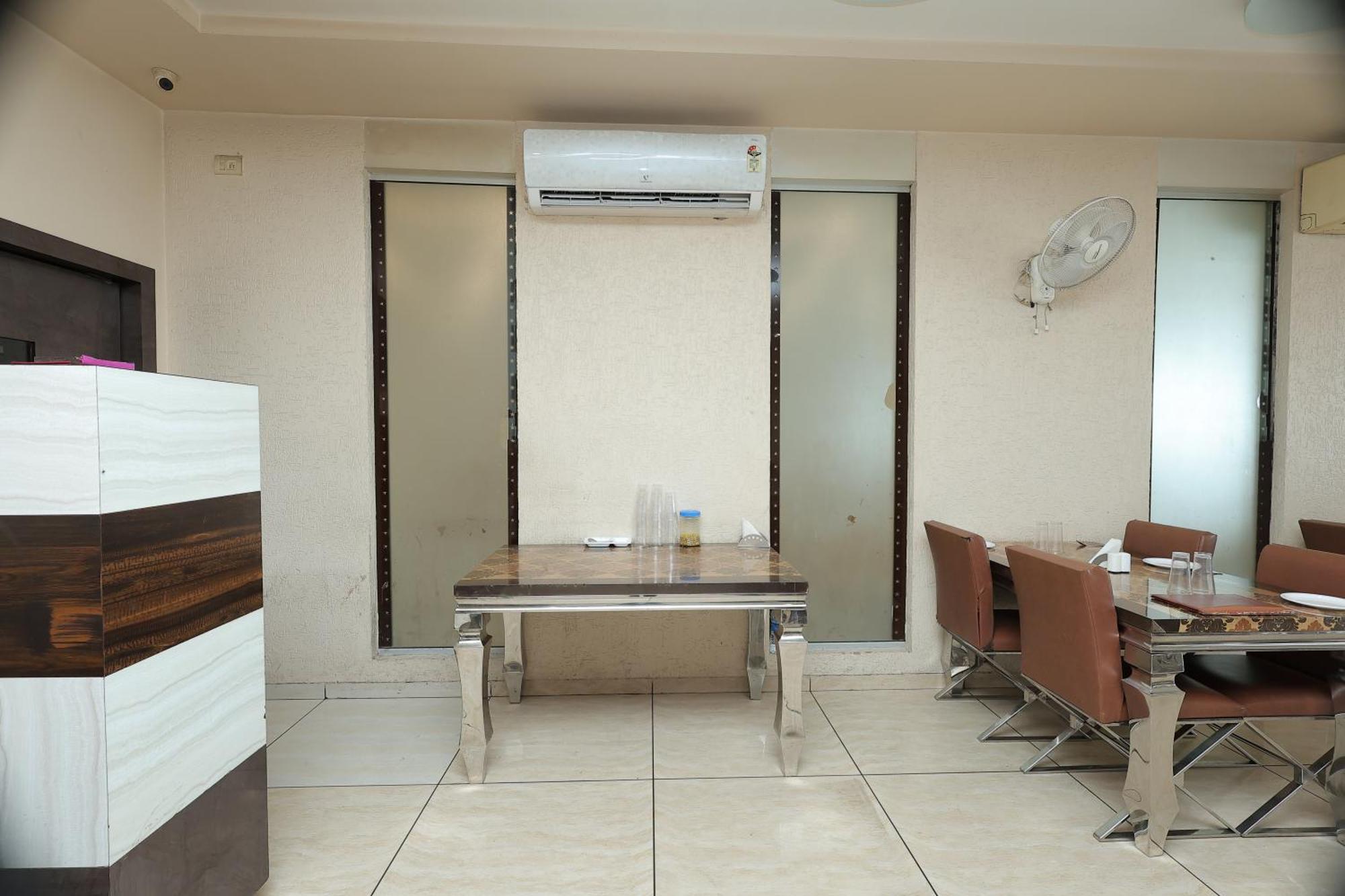 Hotel Horizon & Restaurant Сурат Екстериор снимка