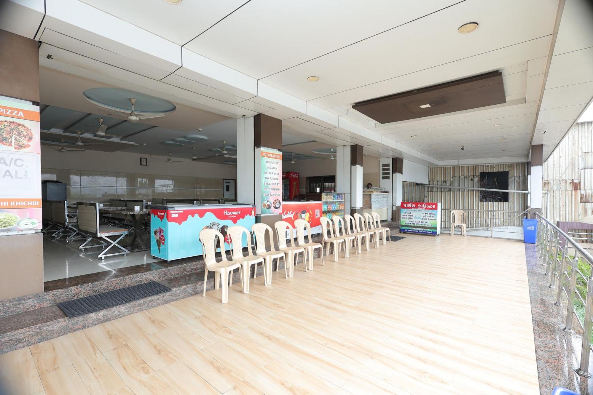 Hotel Horizon & Restaurant Сурат Екстериор снимка