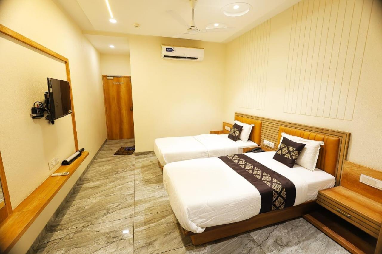 Hotel Horizon & Restaurant Сурат Екстериор снимка