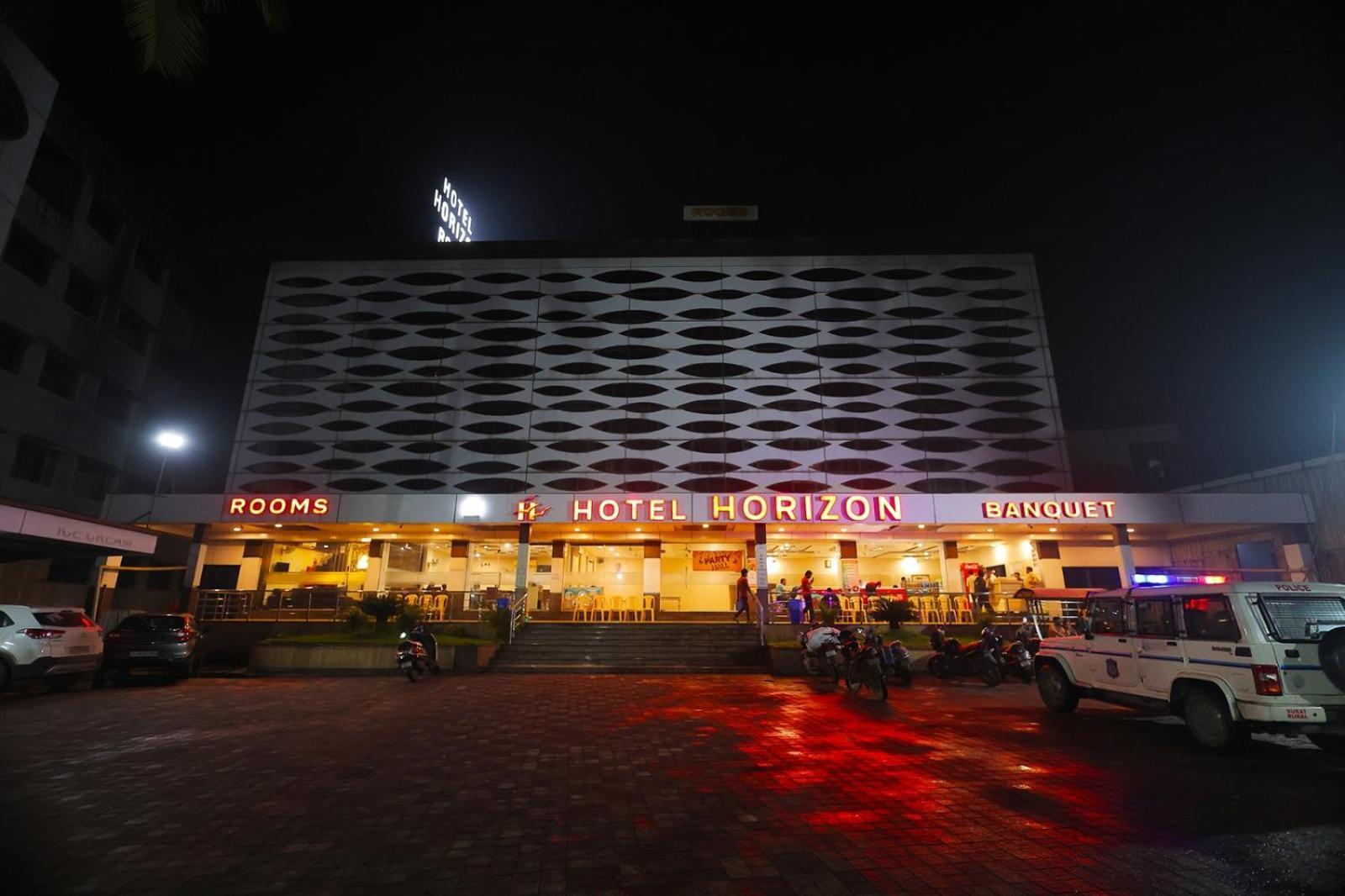 Hotel Horizon & Restaurant Сурат Екстериор снимка